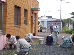 建設協会による保育所（園）グラウンド整備ボランティア