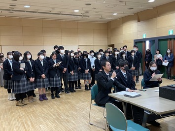 砂川高校35名の生徒と尾山先生