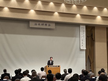 3団体を代表して石狩川治水促進期成会前田会長の挨拶