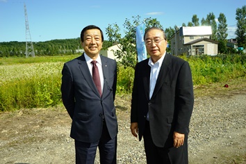 ソメスサドルの染谷純一会長と染谷昇社長