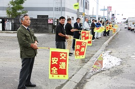 札幌地区トラック協会滝川支部街頭啓発旗の波運動