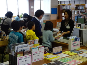 本の返却の様子