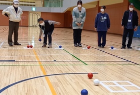 ボッチャのプレーの様子 ボッチャのプレーの様子