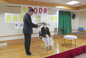 100歳長寿のお祝いー千田八重子さん