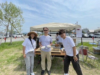 シロ今井会長(写真左)、福永社長(写真右)と3ショット