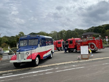 昨年の大収穫祭の様子(薪バスと消防車)