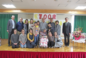 100歳長寿のお祝い-伊藤芳子さん
