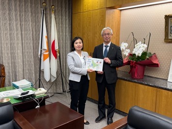 向山淳総務大臣政務官