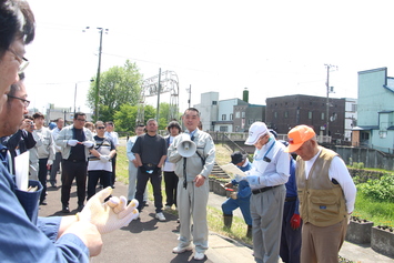 パンケ歌志内川親水広場草花植栽会