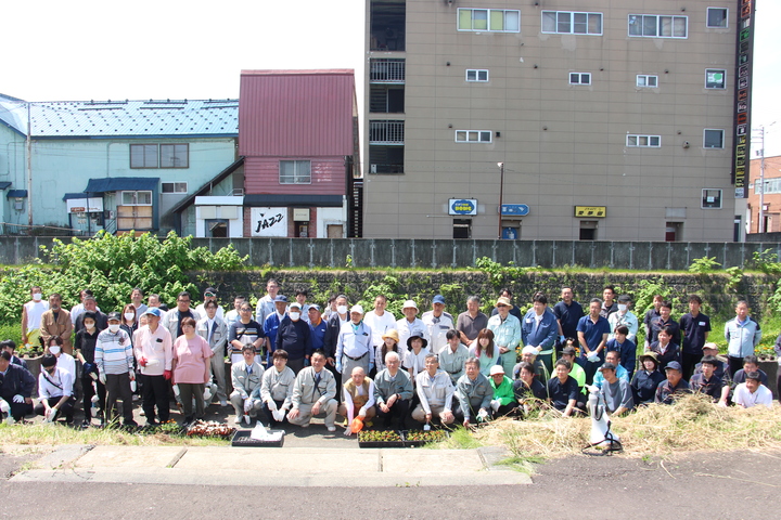 パンケ歌志内川親水広場草花植栽会