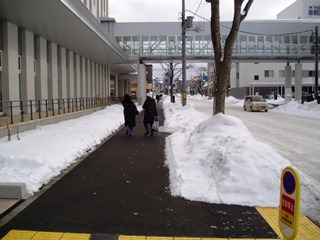 病院前の歩道ロードヒーティング