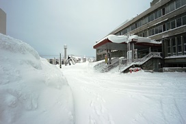 庁舎前の雪