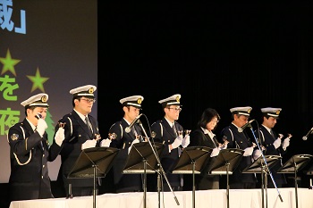 砂川警察署のハンドベル演奏