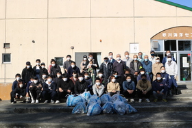 砂川市衛生組合と市職員若手による飛散ごみ回収