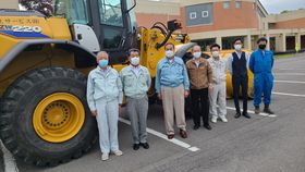 憩岳会の建設機械展示「豊沼小学校写生会」