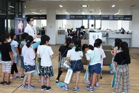 中央小学校の2年生13名が市長室に!