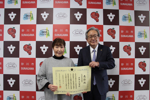 北海道社会貢献賞を受賞した平井千代美さん