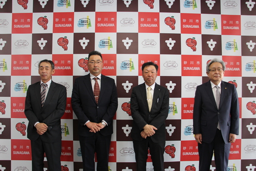 写真左から大内卓也書記長、伊藤孝吉副委員長、壽松木裕委員長