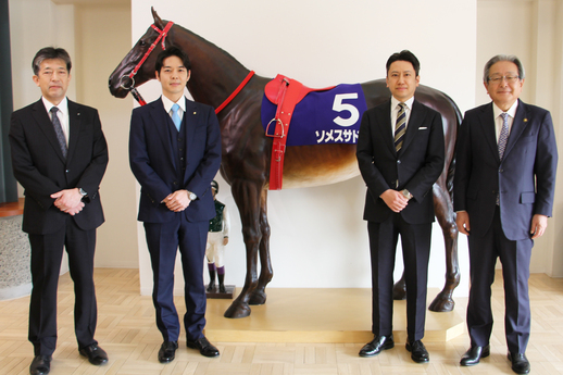写真左から白石振興局長、鈴木知事、染谷尚弘社長、市長