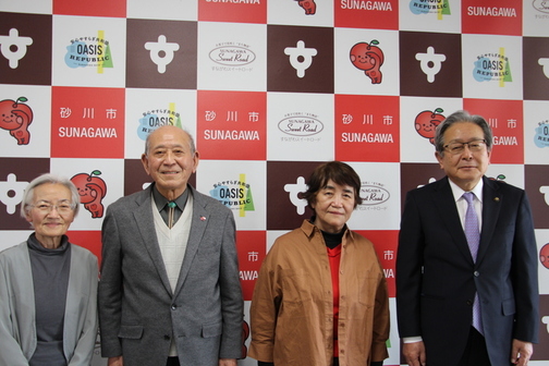 写真左から今さん、玉菊会長、坂本さん