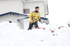 こちらのお宅でもたくさんの雪が積もっていました