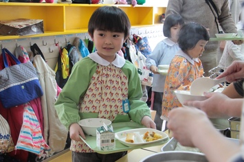 自分たちで配膳を受け取りました