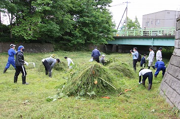 パンケ歌志内川清掃