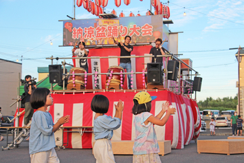 子ども盆踊りの様子